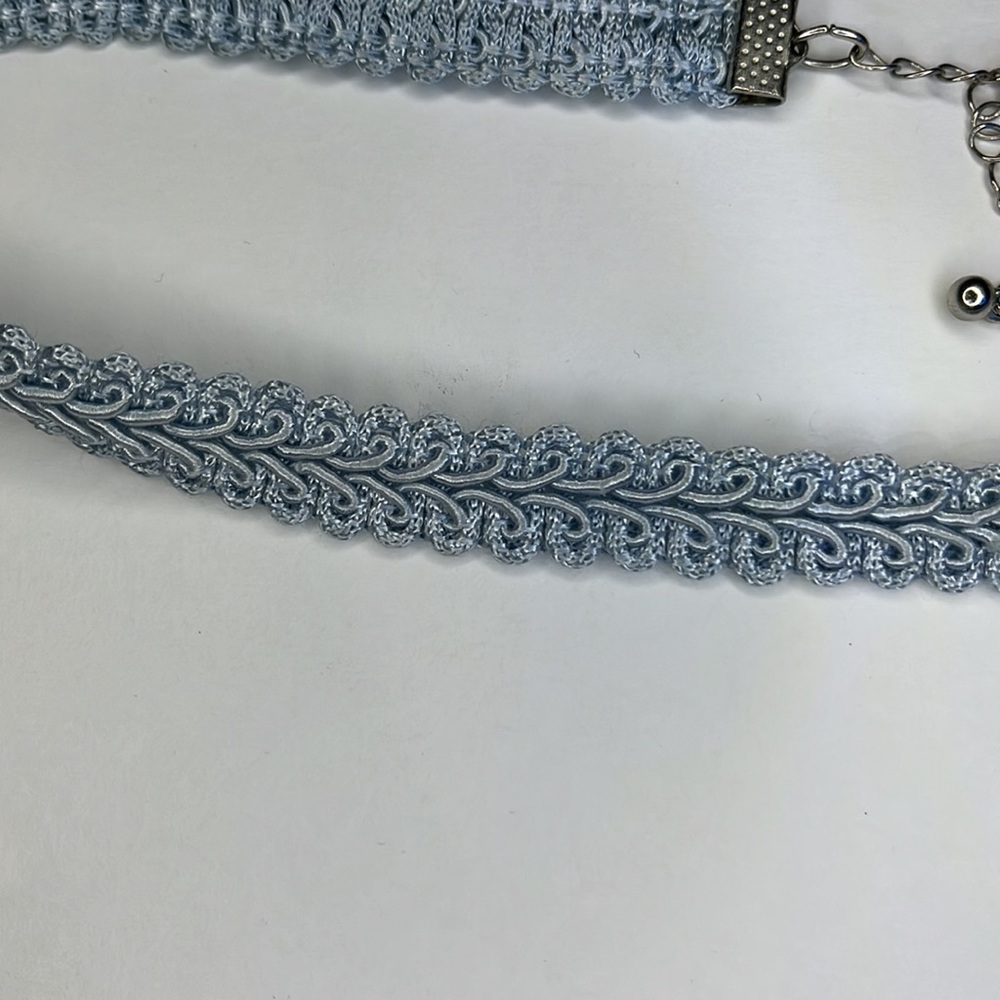 Baby blue threaded/woven pattern choker necklace with silver clasp - Picture 4 of 7
